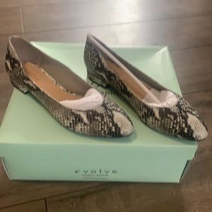 Flat snakeskin print flats